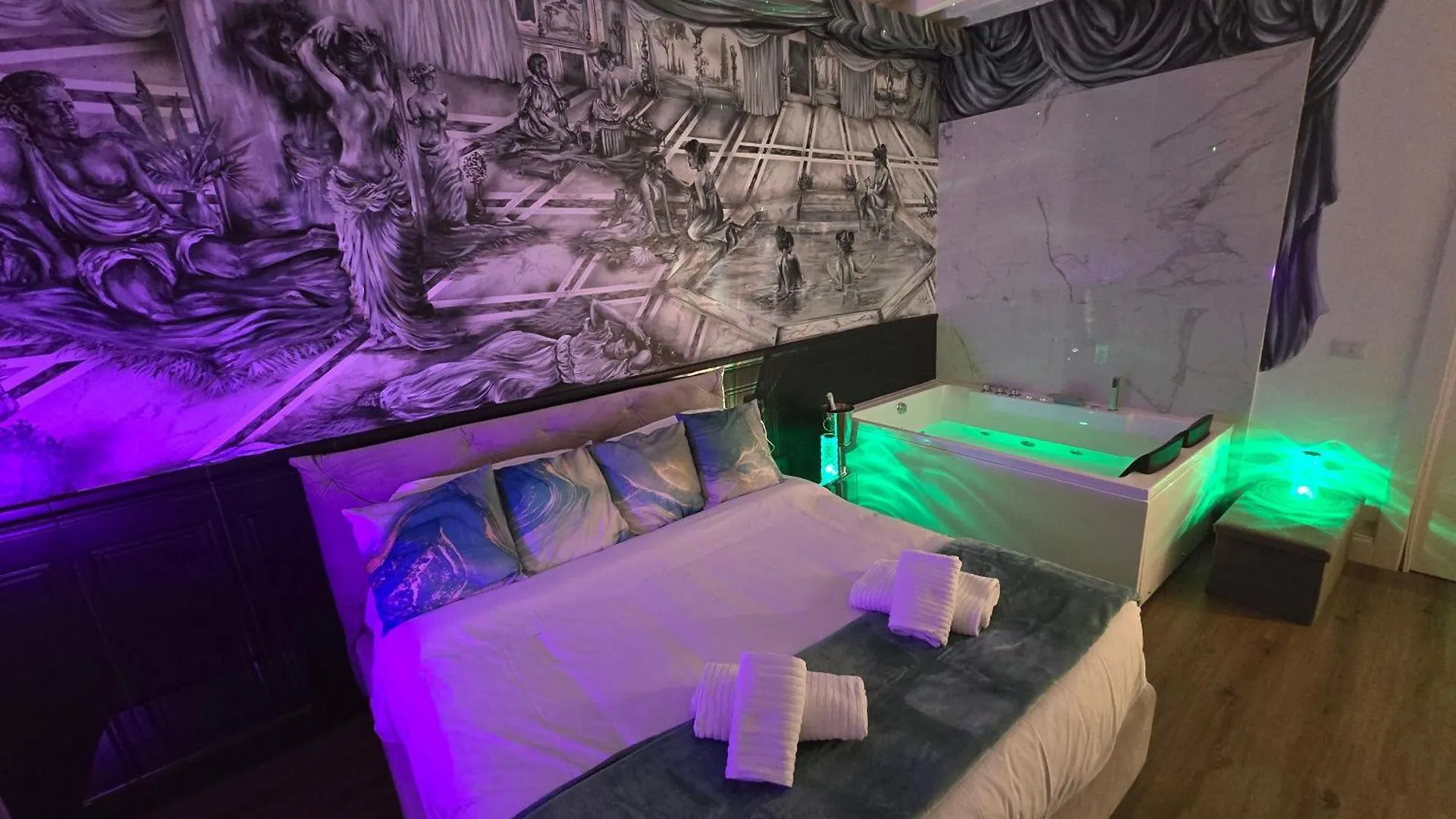 Mirror Suite Roma Jacuzzi Colosseo Monti Italia
