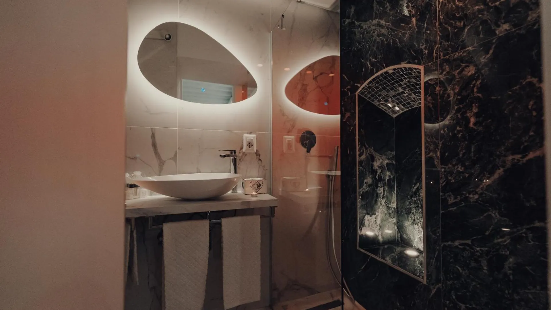 Bed & Breakfast Mirror Suite Roma Jacuzzi Colosseo Monti Italia