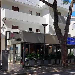 albergo-ridente.hotelslidodijesolo.com/