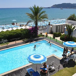 hotel-miramare-savona.hotelitalianriviera.com/
