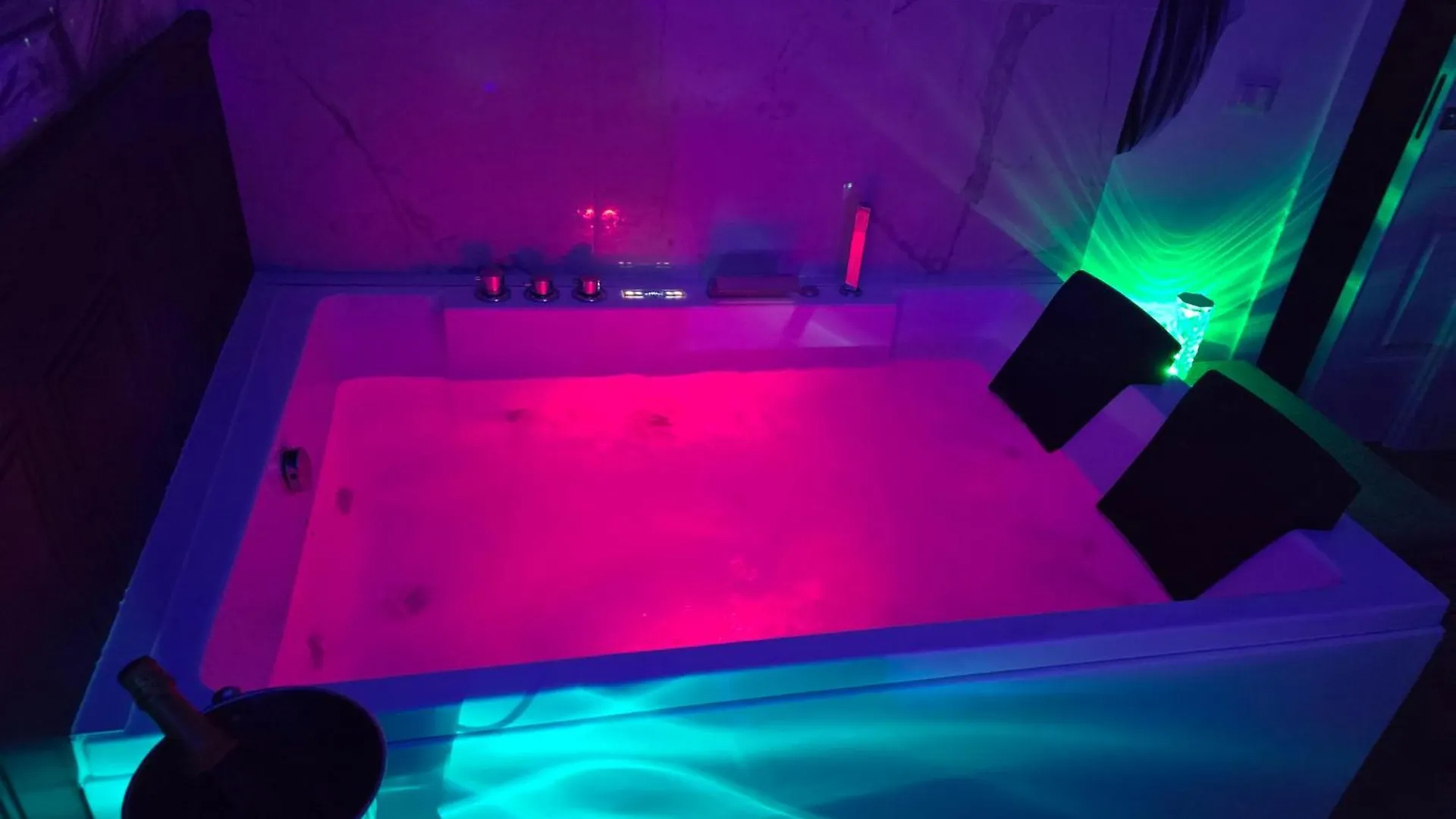 לינה וארוחת בוקר Mirror Suite Roma Jacuzzi Colosseo Monti