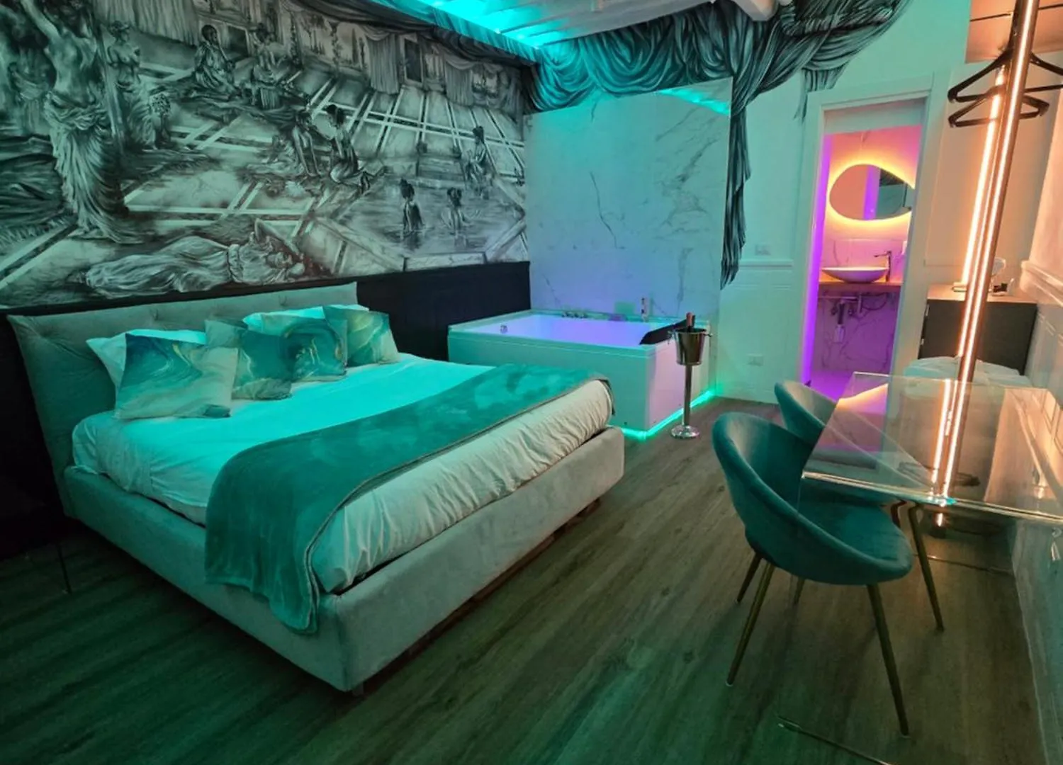 Mirror Suite Roma Jacuzzi Colosseo Monti Bed & Breakfast